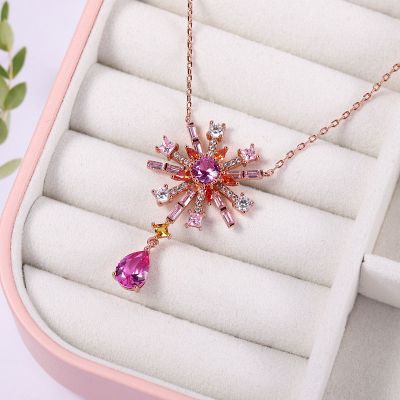 Perlenblumen & Birnenschliff Halskette