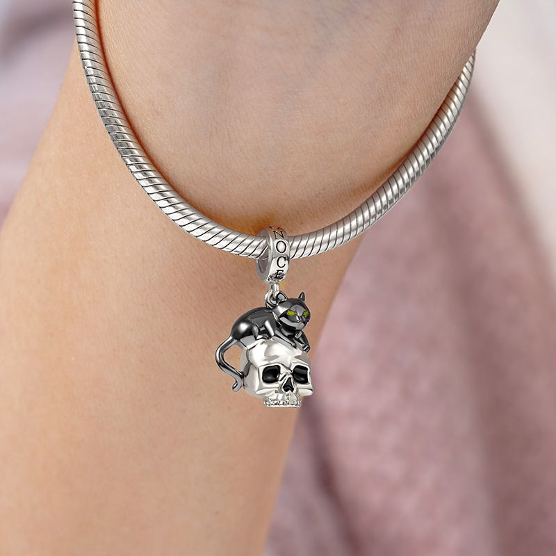 Silber Totenkopf Anhänger, Kleiner Totenkopf Anhänger, Skelett Charm,  Halloween Charm, Armband Charm, Große Loch Perle, Große Loch Perle - .de